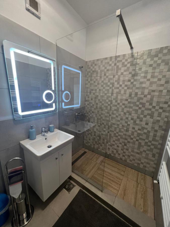 Emi Apartment Mamaia Нэводари Экстерьер фото