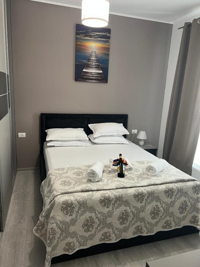 Emi Apartment Mamaia Нэводари Экстерьер фото
